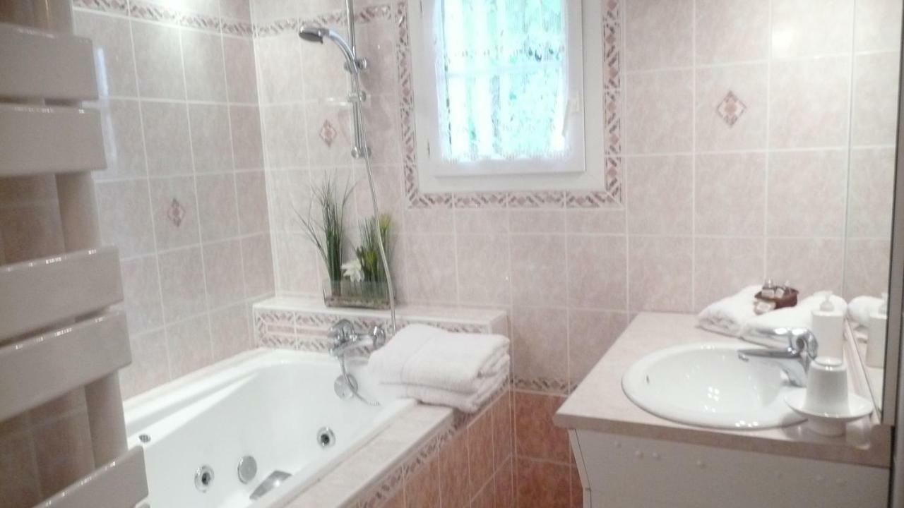 Les Taillades Les Chambres Des Taillades מראה חיצוני תמונה