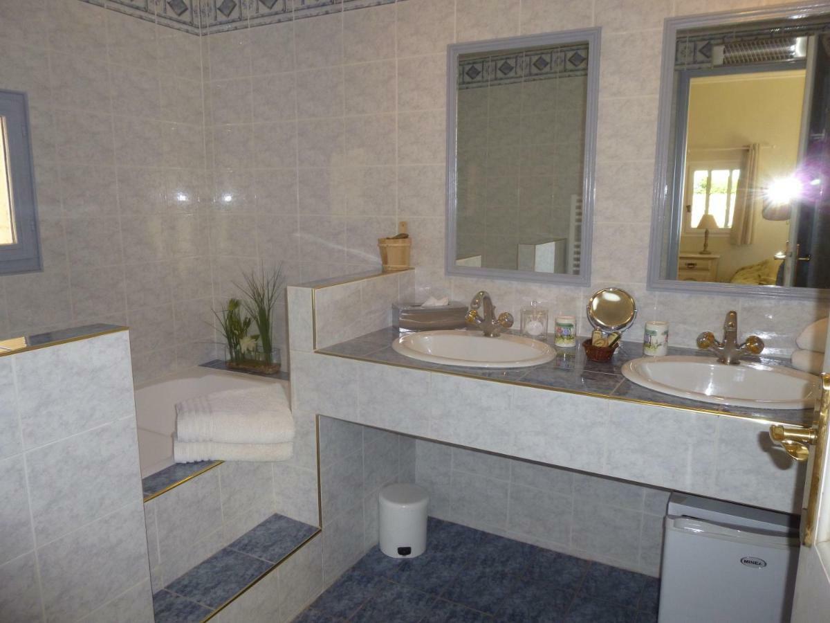 Les Taillades Les Chambres Des Taillades מראה חיצוני תמונה